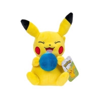 Pokémon Pikachu With Oran Berry Pluche Knuffel (20 cm)